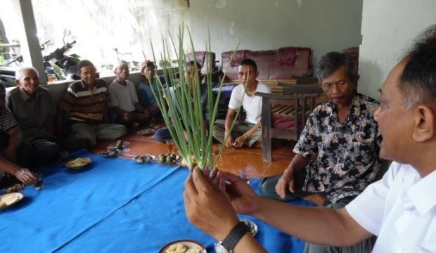 SOSIALISASI DAN APLIKASI BIOPESTISIDA BERBASIS MIKROBA ANTAGONIS DALAM BUDIDAYA BAWANG MERAH DI DESA SUMBANG KABUPATEN BANYUMAS