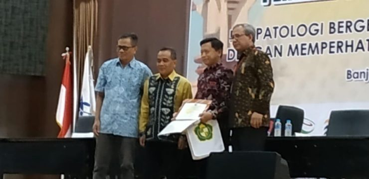 Prof. Loekas Soesanto sebagai Narasumber Utama dan Peraih Penghargaan pada Seminar Nasional dan Kongres Perhimpunan Fitopatologi Indonesia (PFI) XXV